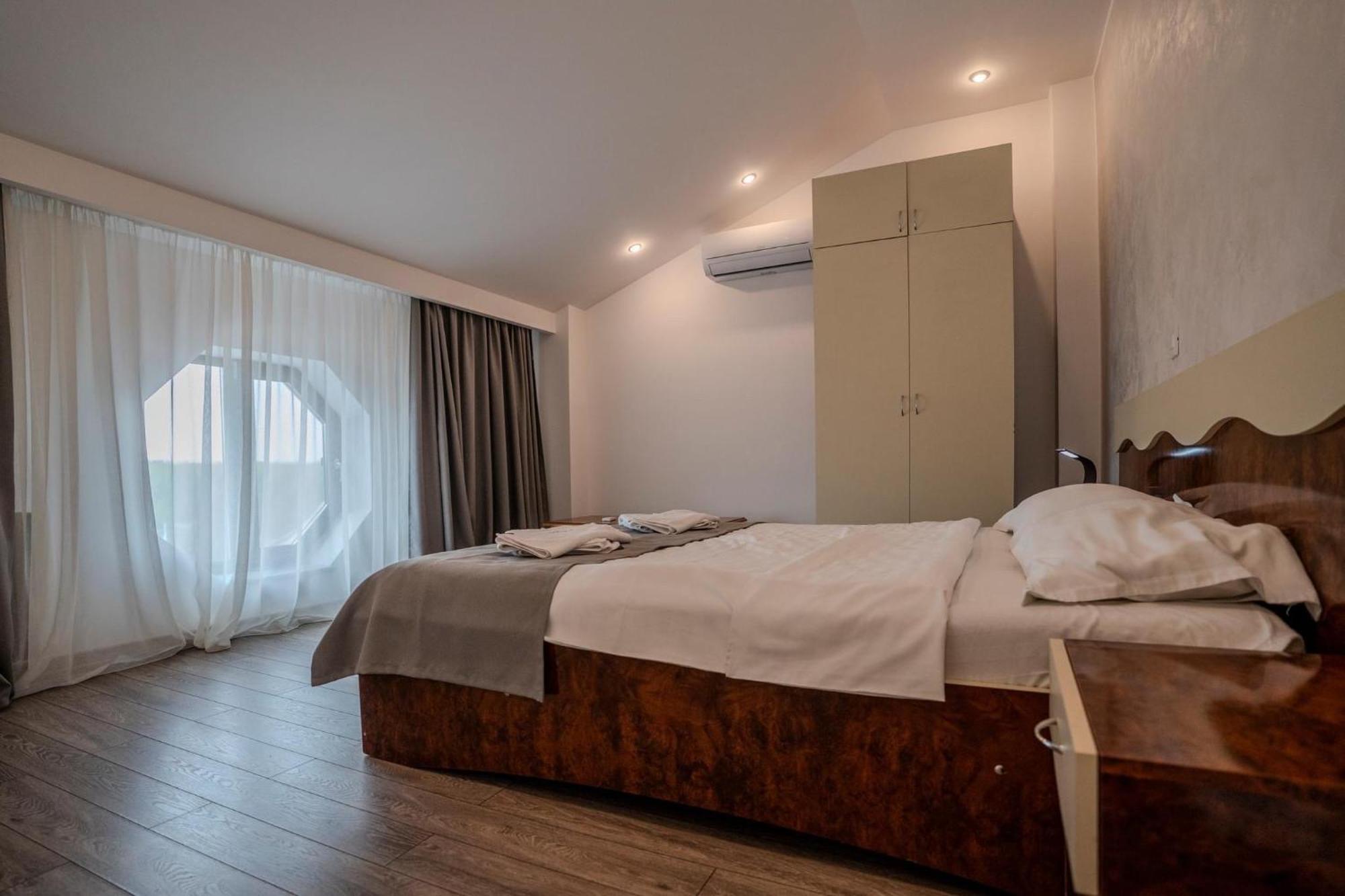 Hotel Emi Mihail Kogălniceanu Exteriér fotografie