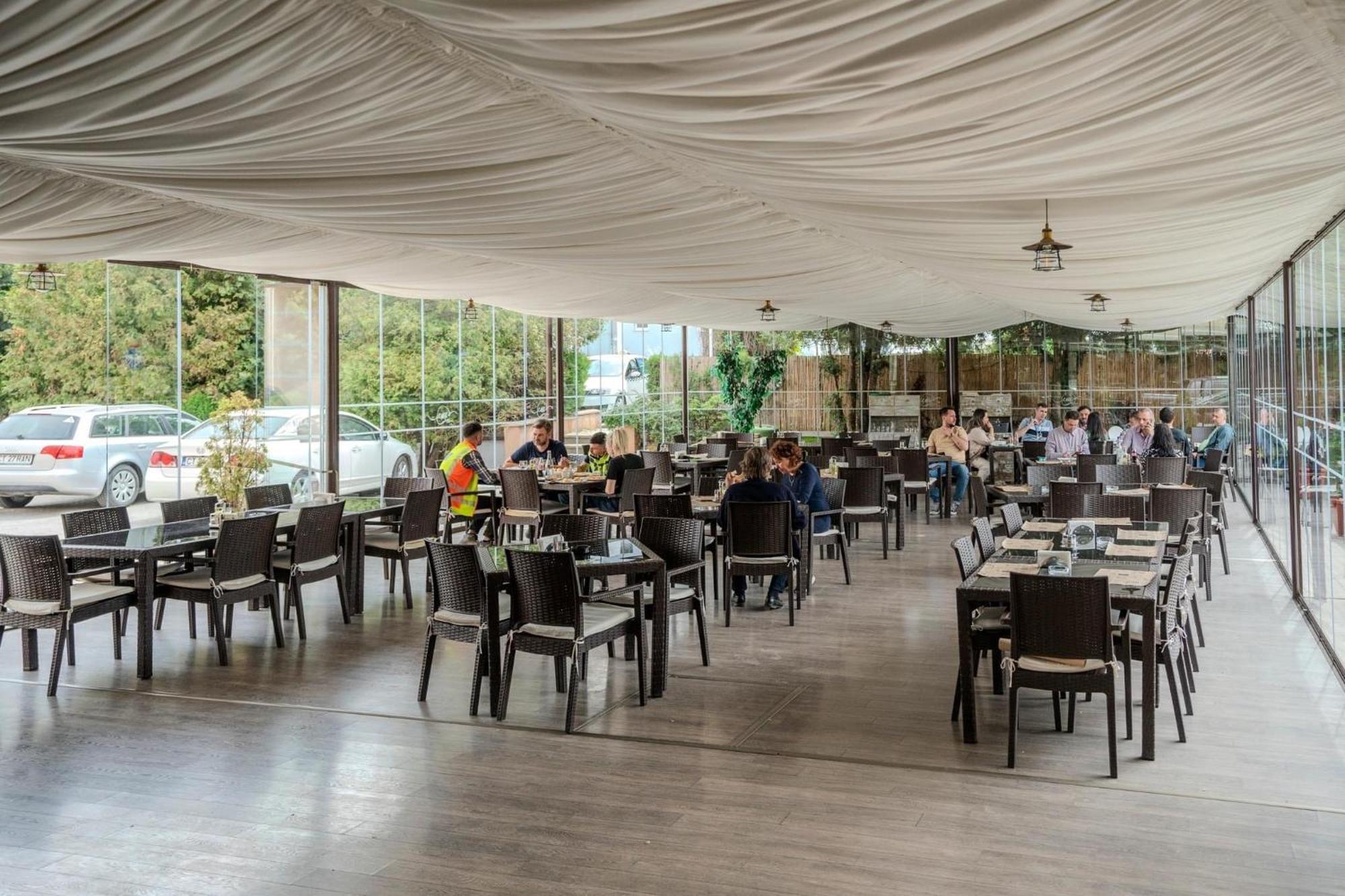 Hotel Emi Mihail Kogălniceanu Exteriér fotografie