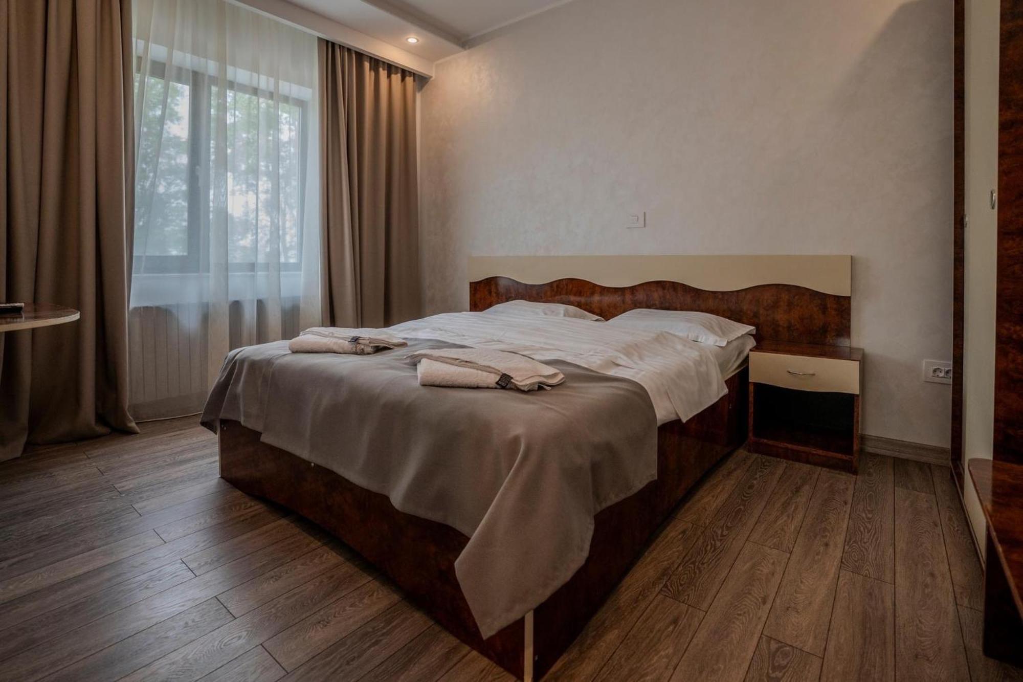 Hotel Emi Mihail Kogălniceanu Exteriér fotografie