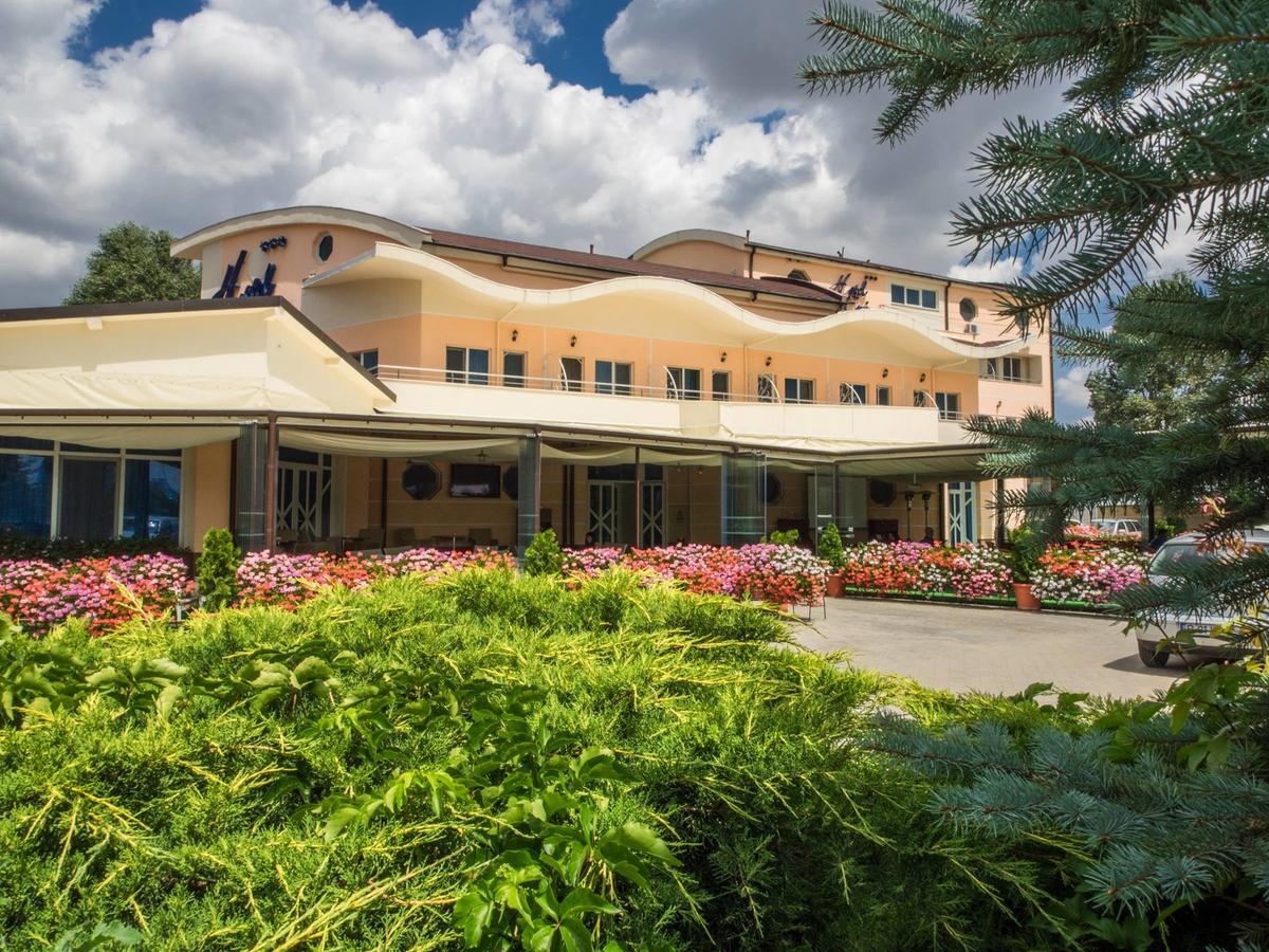 Hotel Emi Mihail Kogălniceanu Exteriér fotografie